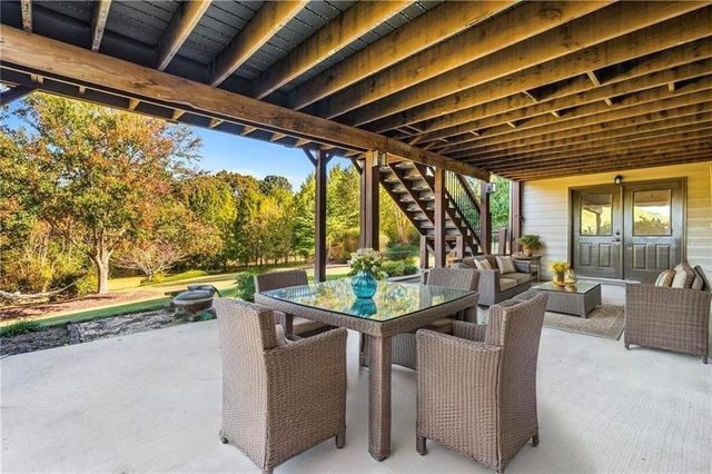 4526 Meadowland Way, Flowery Branch, GA 30542