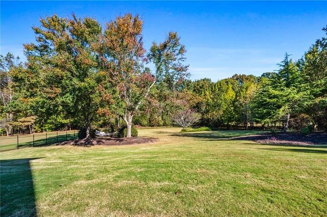 4526 Meadowland Way, Flowery Branch, GA 30542