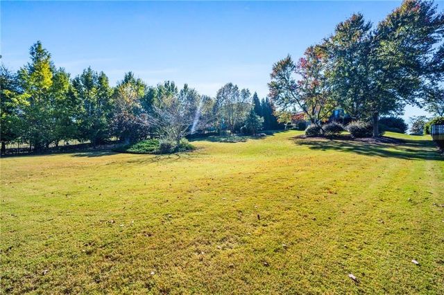 4526 Meadowland Way, Flowery Branch, GA 30542