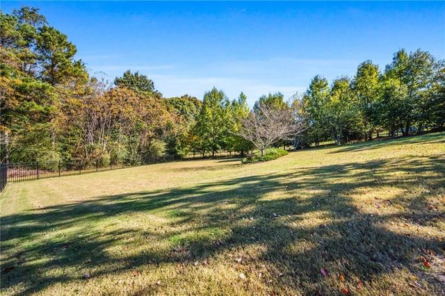 4526 Meadowland Way, Flowery Branch, GA 30542