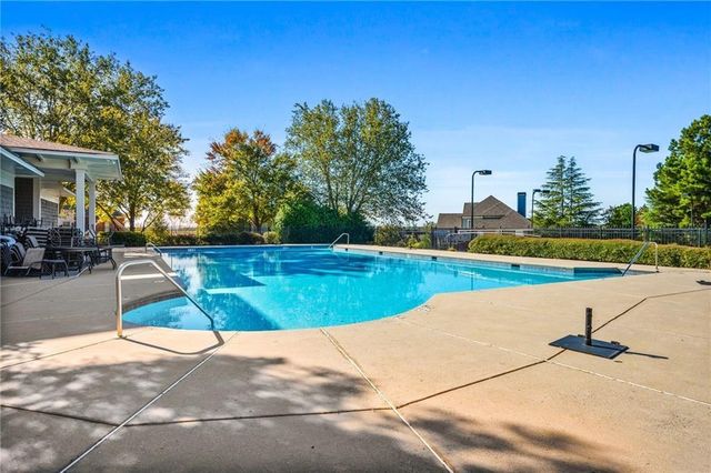 4526 Meadowland Way, Flowery Branch, GA 30542