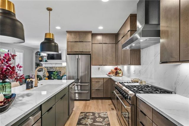 4526 Meadowland Way, Flowery Branch, GA 30542