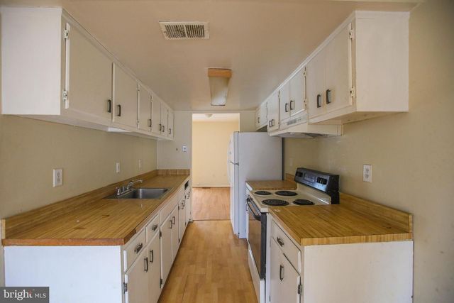 9002 CONTINENTAL PL, Landover, MD 20785