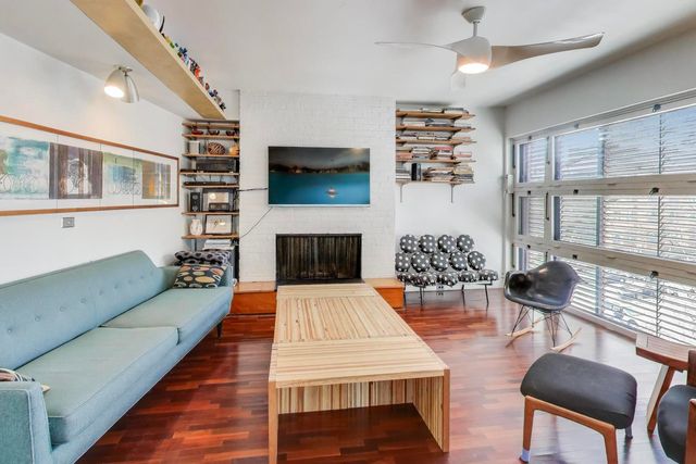 5551 S University Avenue 3, Chicago, IL 60637