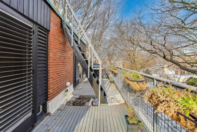 5551 S University Avenue 3, Chicago, IL 60637