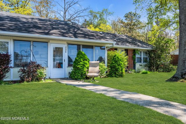 717B Buckingham Drive, Lakewood, NJ 08701
