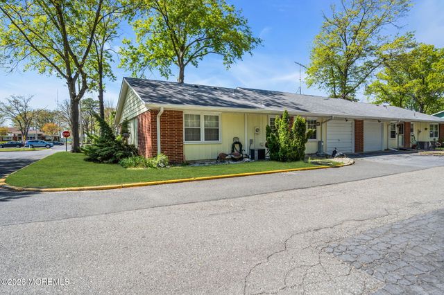 717B Buckingham Drive, Lakewood, NJ 08701