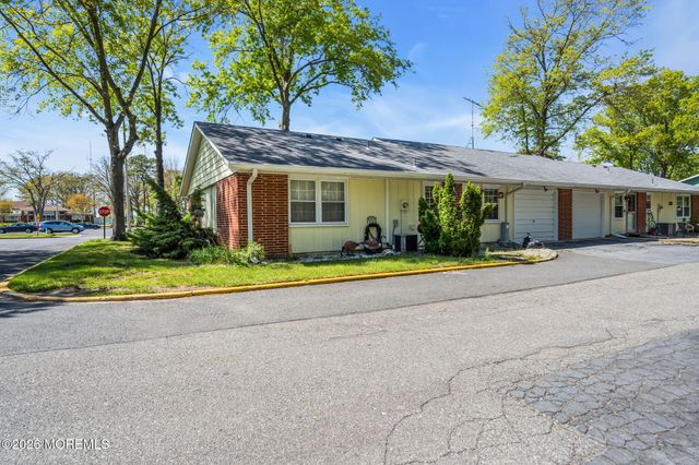 717B Buckingham Drive, Lakewood, NJ 08701