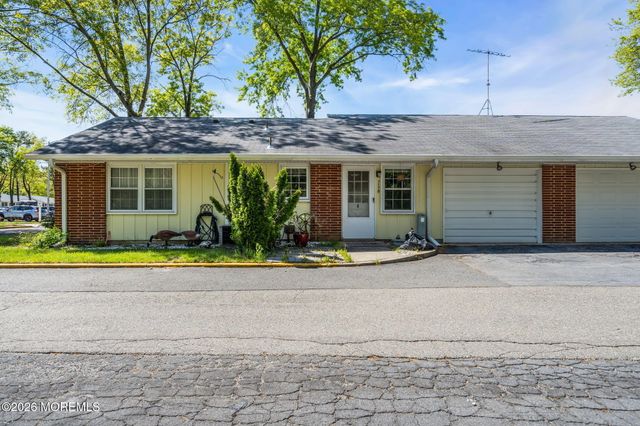 717B Buckingham Drive, Lakewood, NJ 08701