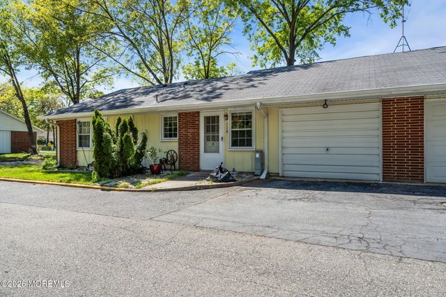 717B Buckingham Drive, Lakewood, NJ 08701