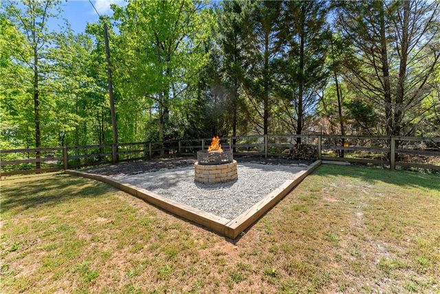176 Moss Road, Dawsonville, GA 30534