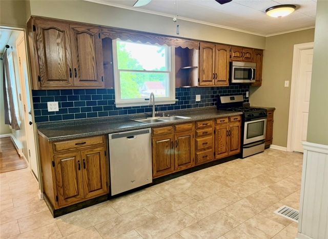 2322 W Belmont Ave, Canton Twp, PA 15301
