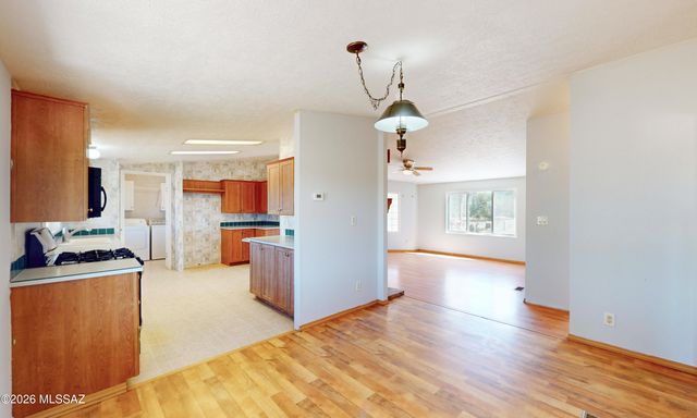 9054 W Snyder Hill Road, Tucson, AZ 85735