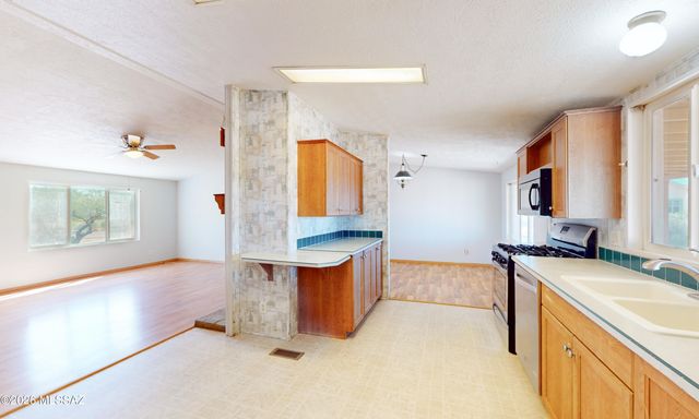 9054 W Snyder Hill Road, Tucson, AZ 85735
