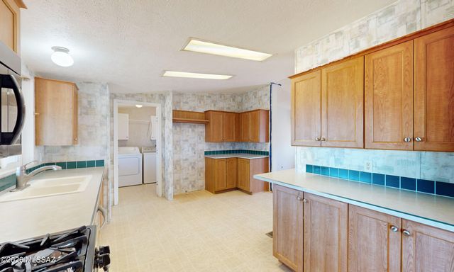 9054 W Snyder Hill Road, Tucson, AZ 85735