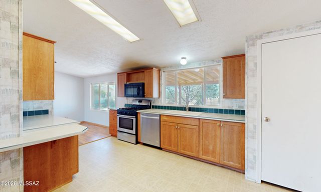 9054 W Snyder Hill Road, Tucson, AZ 85735