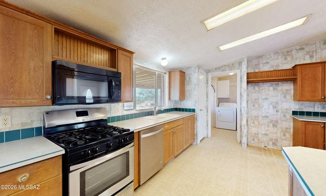 9054 W Snyder Hill Road, Tucson, AZ 85735