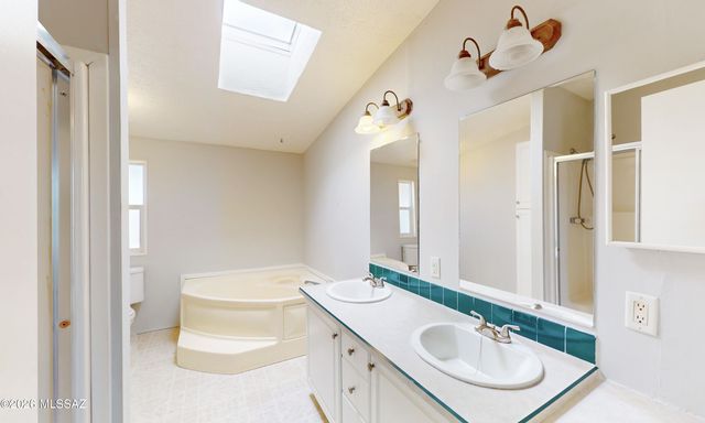 9054 W Snyder Hill Road, Tucson, AZ 85735