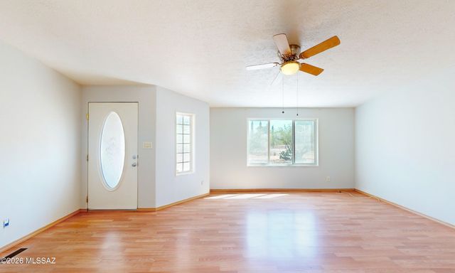 9054 W Snyder Hill Road, Tucson, AZ 85735
