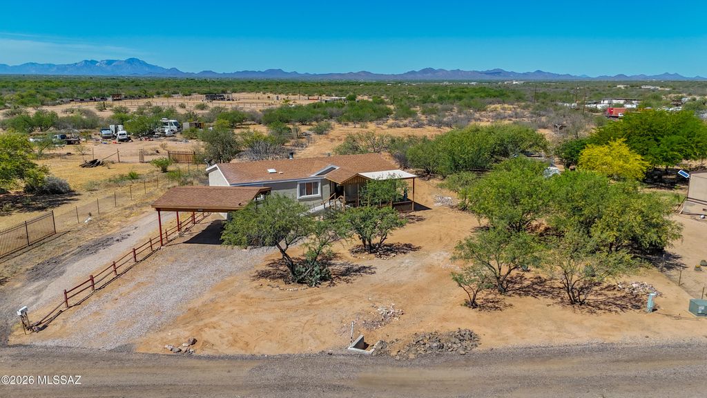 9054 W Snyder Hill Road, Tucson, AZ 85735