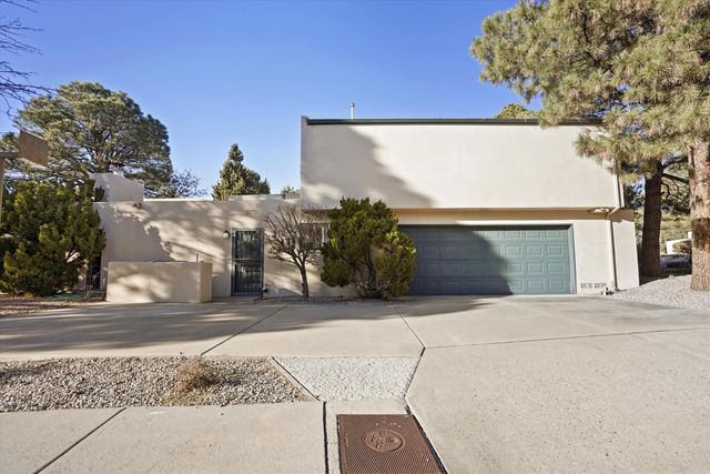 3303 La Sala Del Este NE, Albuquerque, NM 87111