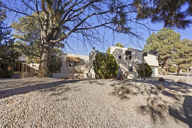 3303 La Sala Del Este NE, Albuquerque, NM 87111