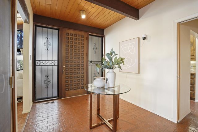 3303 La Sala Del Este NE, Albuquerque, NM 87111