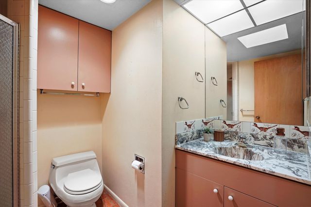 3303 La Sala Del Este NE, Albuquerque, NM 87111