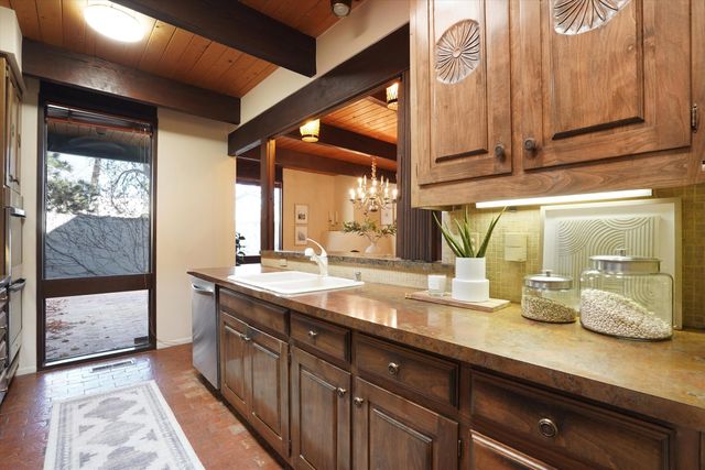 3303 La Sala Del Este NE, Albuquerque, NM 87111