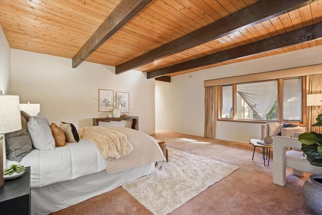 3303 La Sala Del Este NE, Albuquerque, NM 87111