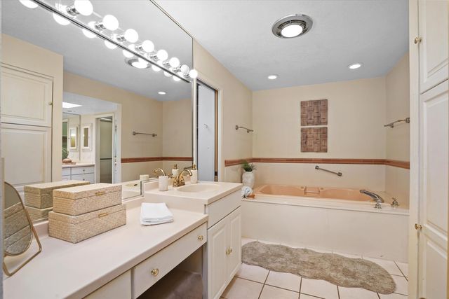 3303 La Sala Del Este NE, Albuquerque, NM 87111