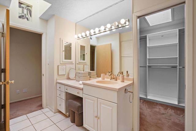 3303 La Sala Del Este NE, Albuquerque, NM 87111