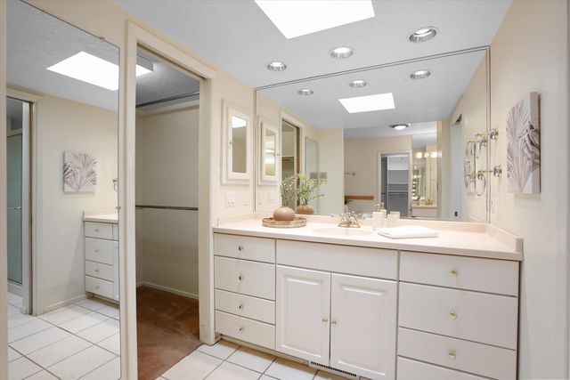 3303 La Sala Del Este NE, Albuquerque, NM 87111