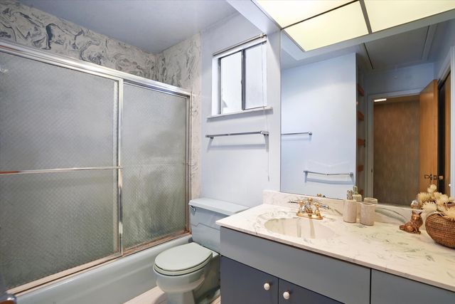 3303 La Sala Del Este NE, Albuquerque, NM 87111