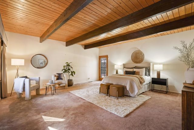 3303 La Sala Del Este NE, Albuquerque, NM 87111