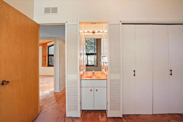 3303 La Sala Del Este NE, Albuquerque, NM 87111