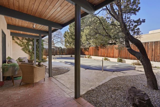 3303 La Sala Del Este NE, Albuquerque, NM 87111