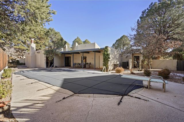 3303 La Sala Del Este NE, Albuquerque, NM 87111