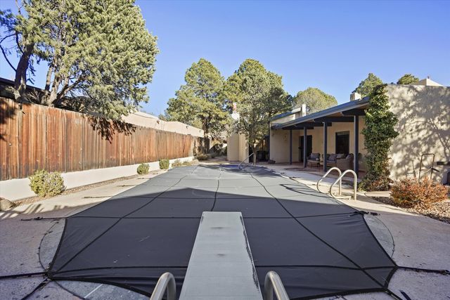 3303 La Sala Del Este NE, Albuquerque, NM 87111