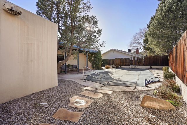 3303 La Sala Del Este NE, Albuquerque, NM 87111