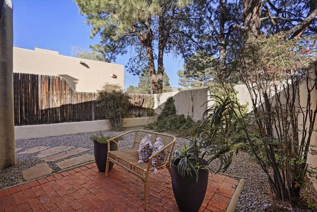 3303 La Sala Del Este NE, Albuquerque, NM 87111