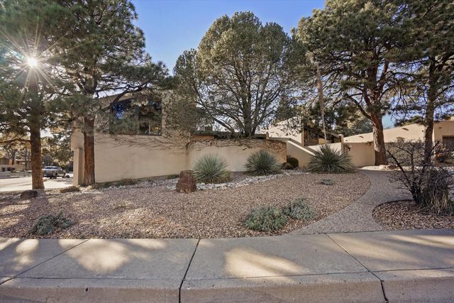 3303 La Sala Del Este NE, Albuquerque, NM 87111