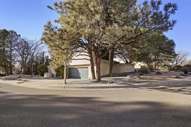 3303 La Sala Del Este NE, Albuquerque, NM 87111