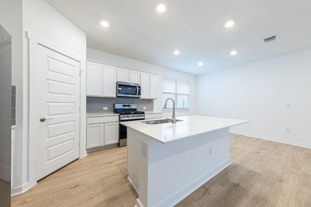 2404 Tucker LN, Austin, TX 78754