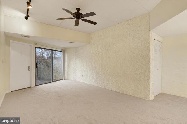 1071 LANCASTER BOULEVARD UN, Mechanicsburg, PA 17055