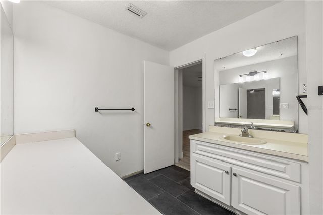 4803 EHRLICH ROAD B, Tampa, FL 33624
