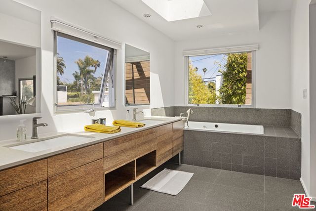 710 Milwood Avenue, Venice, CA 90291