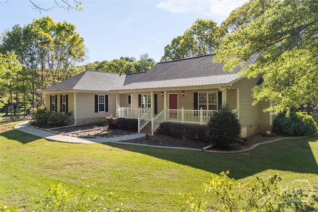 26 Tuxedo Drive, Commerce, GA 30529