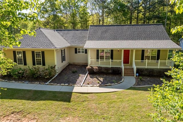 26 Tuxedo Drive, Commerce, GA 30529