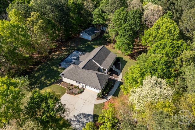 26 Tuxedo Drive, Commerce, GA 30529